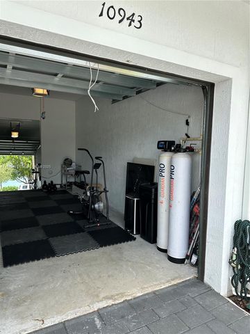 10943 SW 233rd St, Homestead, FL 33032