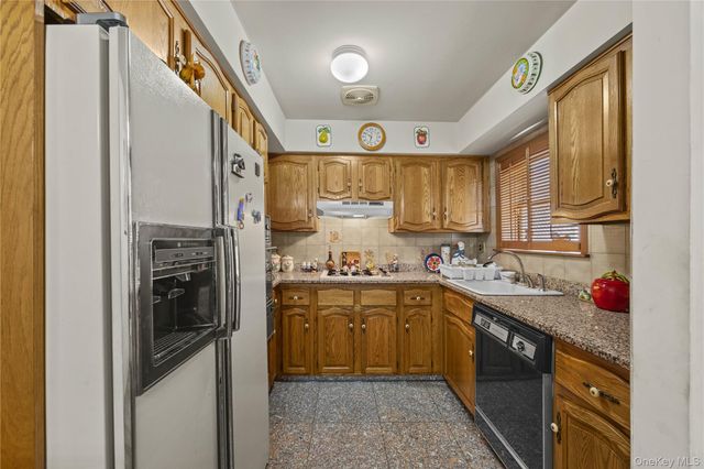 900 Vincent Avenue, Bronx, NY 10465