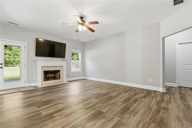 6 Thomaston Street, Newnan, GA 30263