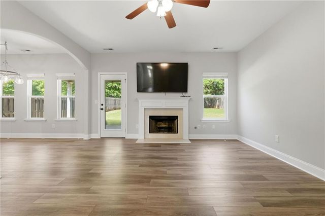 6 Thomaston Street, Newnan, GA 30263