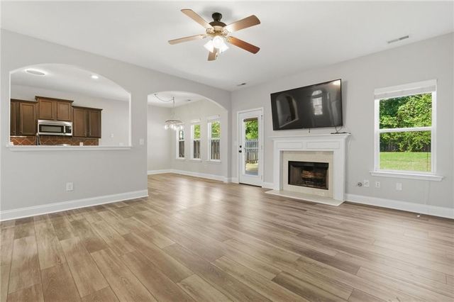6 Thomaston Street, Newnan, GA 30263