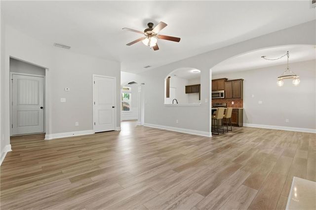 6 Thomaston Street, Newnan, GA 30263