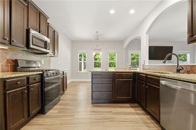 6 Thomaston Street, Newnan, GA 30263