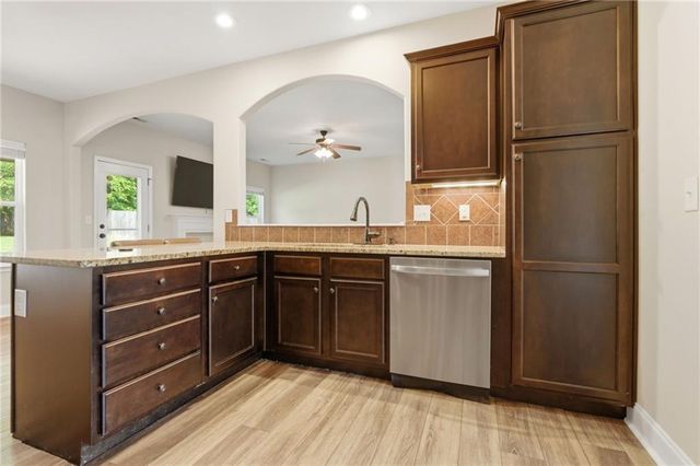 6 Thomaston Street, Newnan, GA 30263