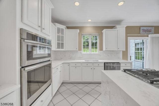 22 Forest Ln, Monroe Twp., NJ 08831