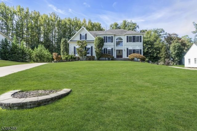 22 Forest Ln, Monroe Twp., NJ 08831