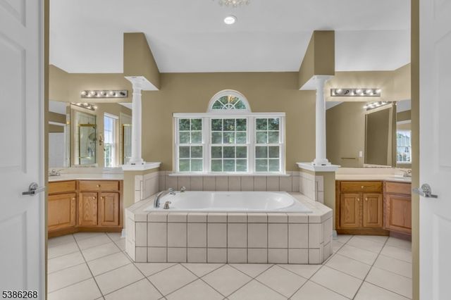 22 Forest Ln, Monroe Twp., NJ 08831