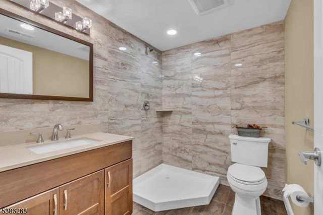 22 Forest Ln, Monroe Twp., NJ 08831