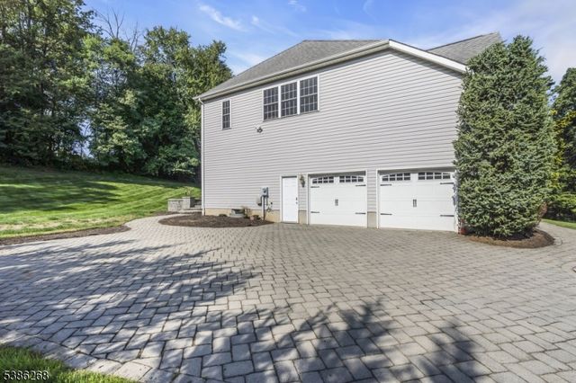 22 Forest Ln, Monroe Twp., NJ 08831