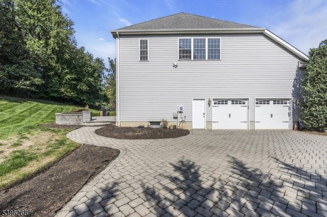 22 Forest Ln, Monroe Twp., NJ 08831