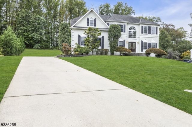 22 Forest Ln, Monroe Twp., NJ 08831