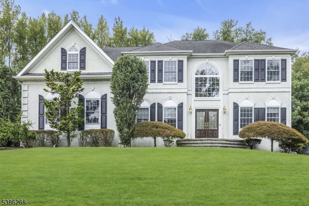 22 Forest Ln, Monroe Twp., NJ 08831