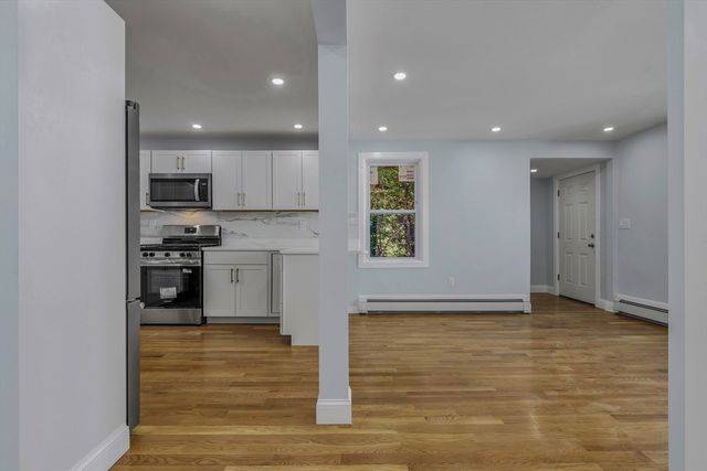 197 Oakland Ave, Methuen, MA 01844