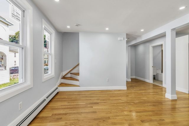 197 Oakland Ave, Methuen, MA 01844