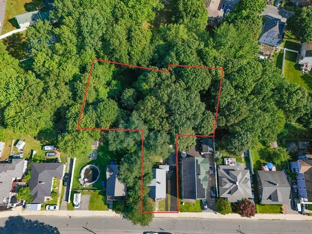 197 Oakland Ave, Methuen, MA 01844