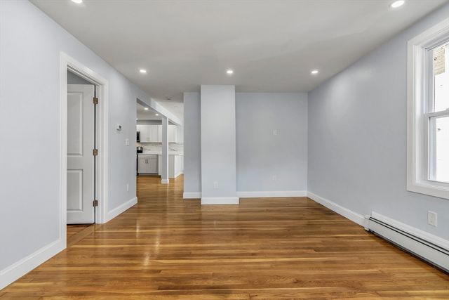 197 Oakland Ave, Methuen, MA 01844