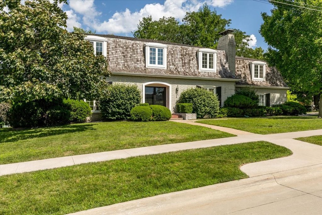 7819 Luin Lane, Windsor Heights, IA 50324
