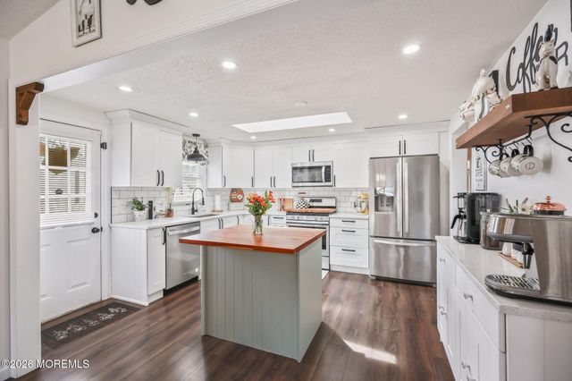 1 Parkview Way, Englishtown, NJ 07726