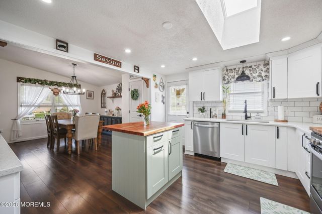 1 Parkview Way, Englishtown, NJ 07726