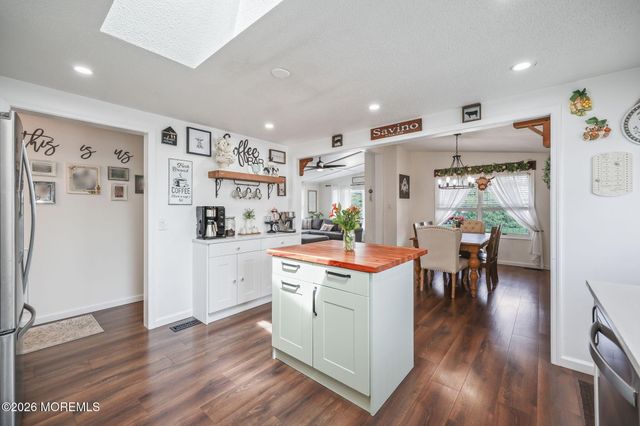 1 Parkview Way, Englishtown, NJ 07726