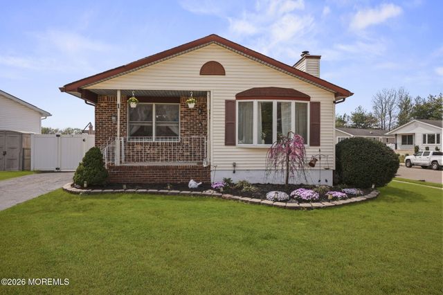 1 Parkview Way, Englishtown, NJ 07726