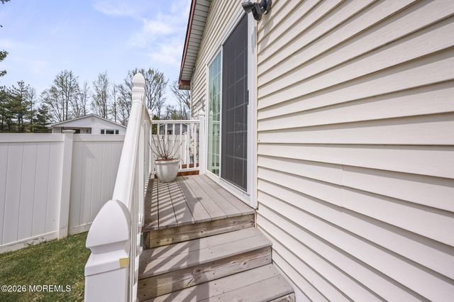 1 Parkview Way, Englishtown, NJ 07726