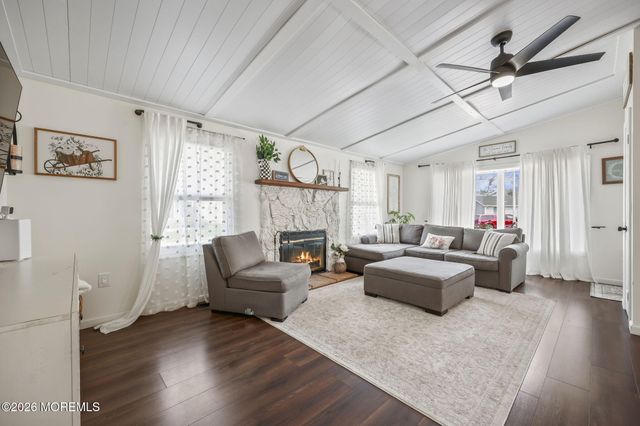 1 Parkview Way, Englishtown, NJ 07726