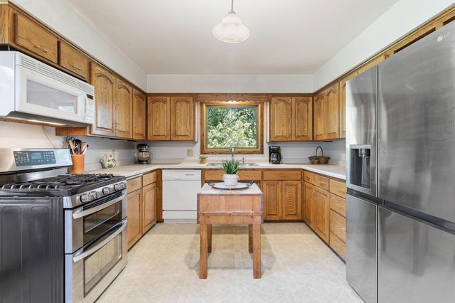 359 Krattley Lane, Hudson, WI 54016