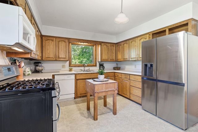 359 Krattley Lane, Hudson, WI 54016