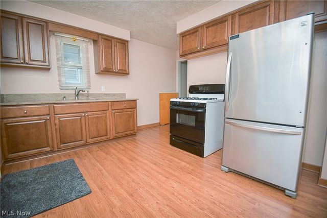 18400 Rockland Avenue, Cleveland, OH 44135