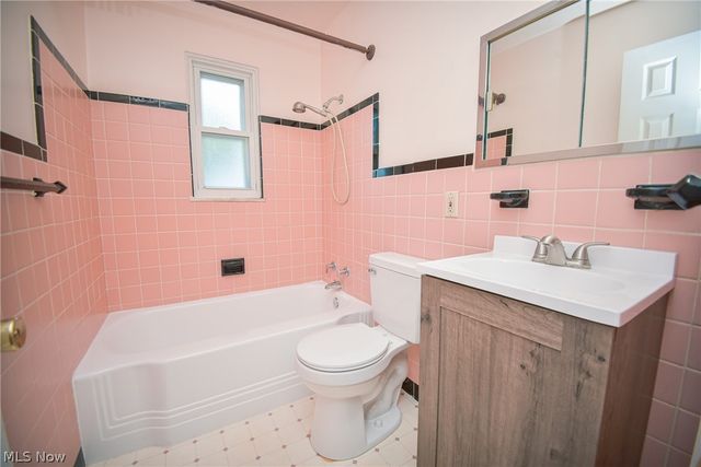 18400 Rockland Avenue, Cleveland, OH 44135