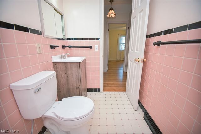 18400 Rockland Avenue, Cleveland, OH 44135