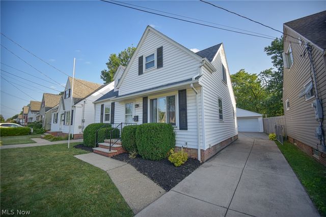 18400 Rockland Avenue, Cleveland, OH 44135