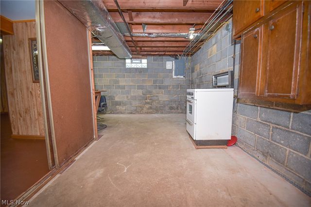 18400 Rockland Avenue, Cleveland, OH 44135