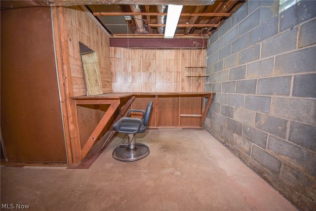18400 Rockland Avenue, Cleveland, OH 44135