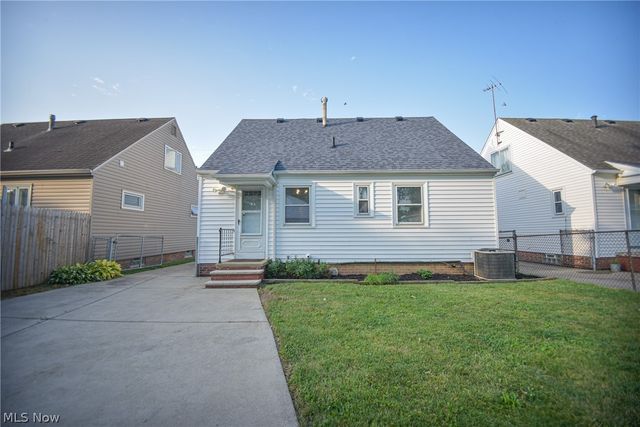 18400 Rockland Avenue, Cleveland, OH 44135
