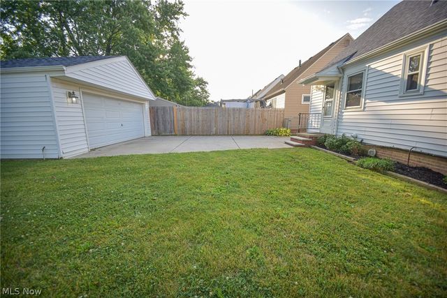 18400 Rockland Avenue, Cleveland, OH 44135