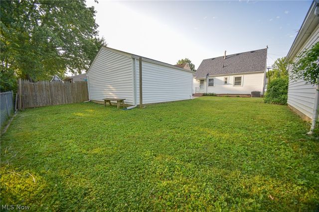 18400 Rockland Avenue, Cleveland, OH 44135