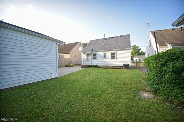 18400 Rockland Avenue, Cleveland, OH 44135