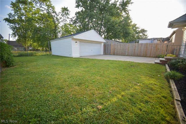 18400 Rockland Avenue, Cleveland, OH 44135