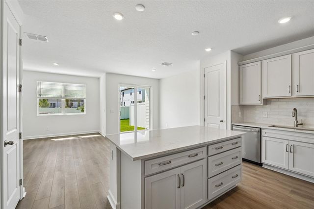 7485 DEER VALLEY CIRCLE, Tampa, FL 33635