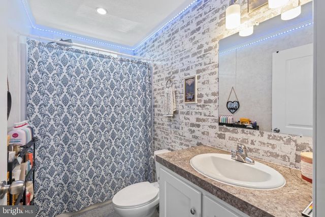 6 SOUTHWIND CIR, Jackson, NJ 08527