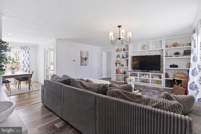 6 SOUTHWIND CIR, Jackson, NJ 08527