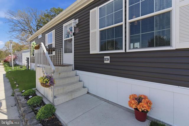 6 SOUTHWIND CIR, Jackson, NJ 08527