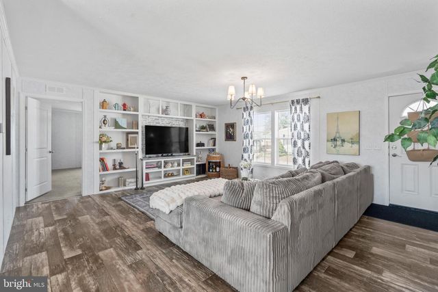 6 SOUTHWIND CIR, Jackson, NJ 08527