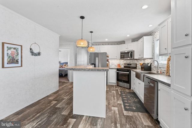 6 SOUTHWIND CIR, Jackson, NJ 08527