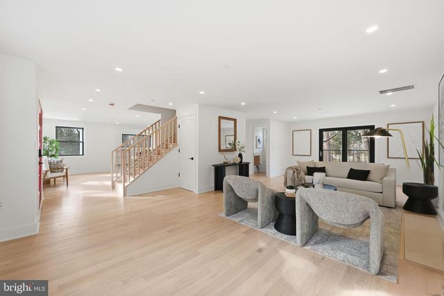 9200 CEDAR LN, Bethesda, MD 20814