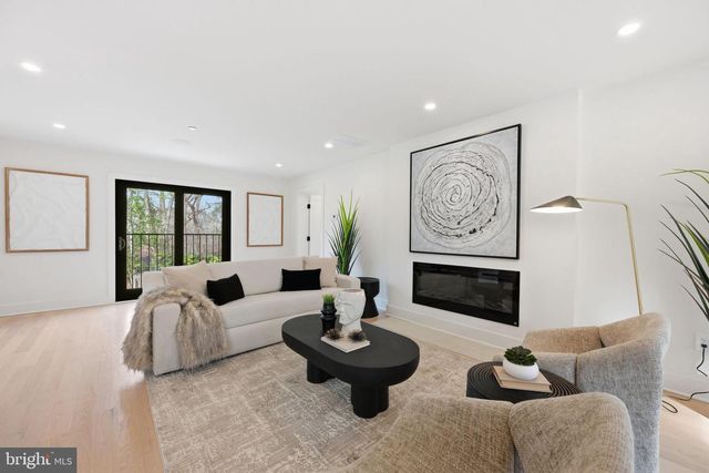 9200 CEDAR LN, Bethesda, MD 20814