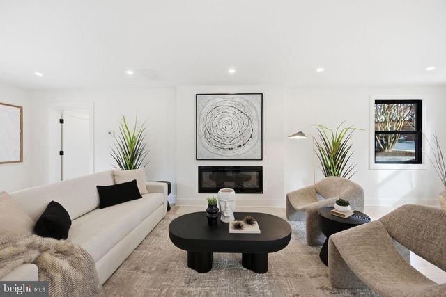 9200 CEDAR LN, Bethesda, MD 20814