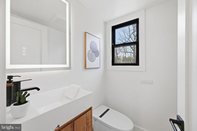 9200 CEDAR LN, Bethesda, MD 20814